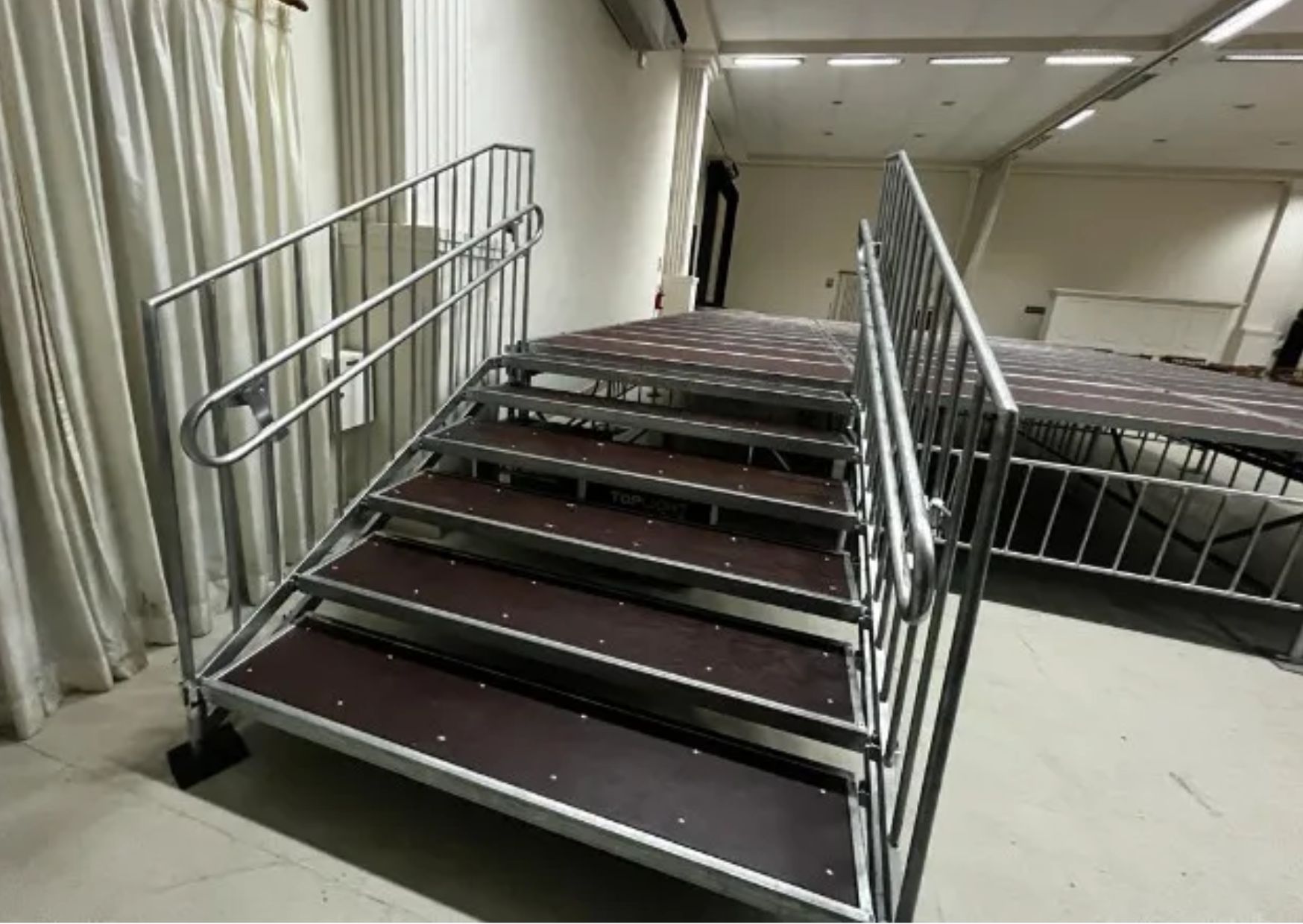 Plastificado Antiderrapante - piso.jpg